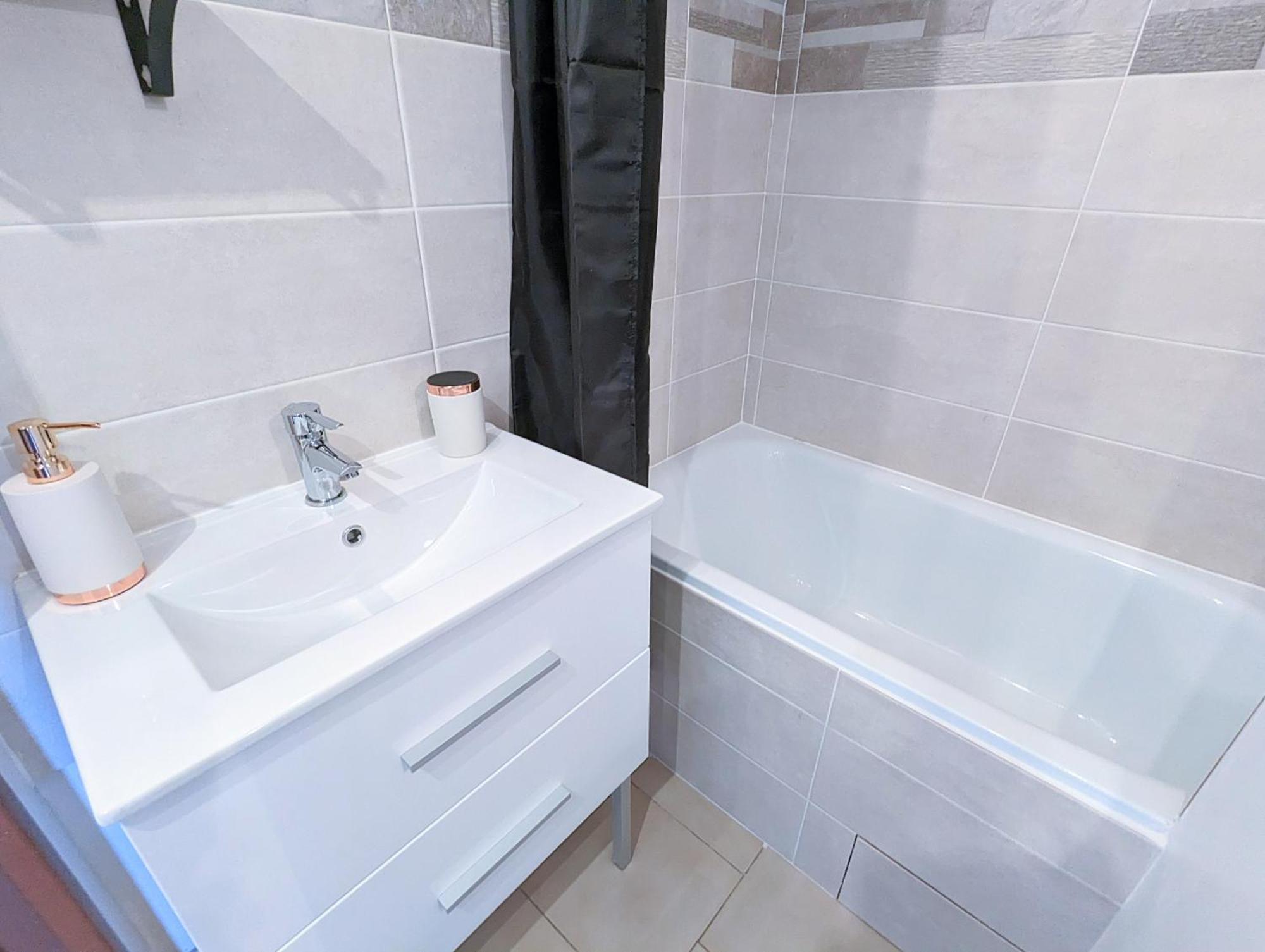 Appartement Au Calme + Parking Agde Eksteriør billede