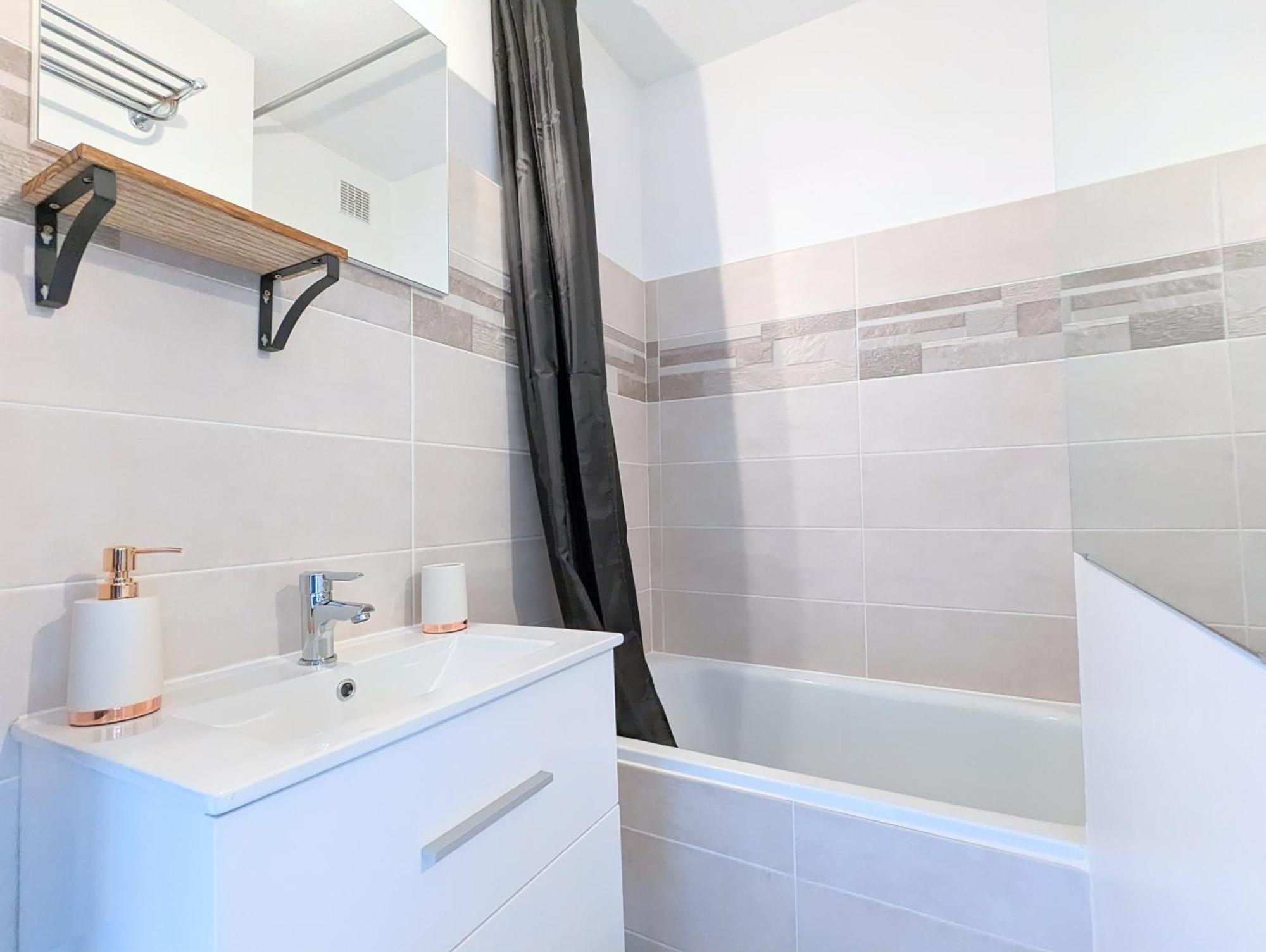 Appartement Au Calme + Parking Agde Eksteriør billede